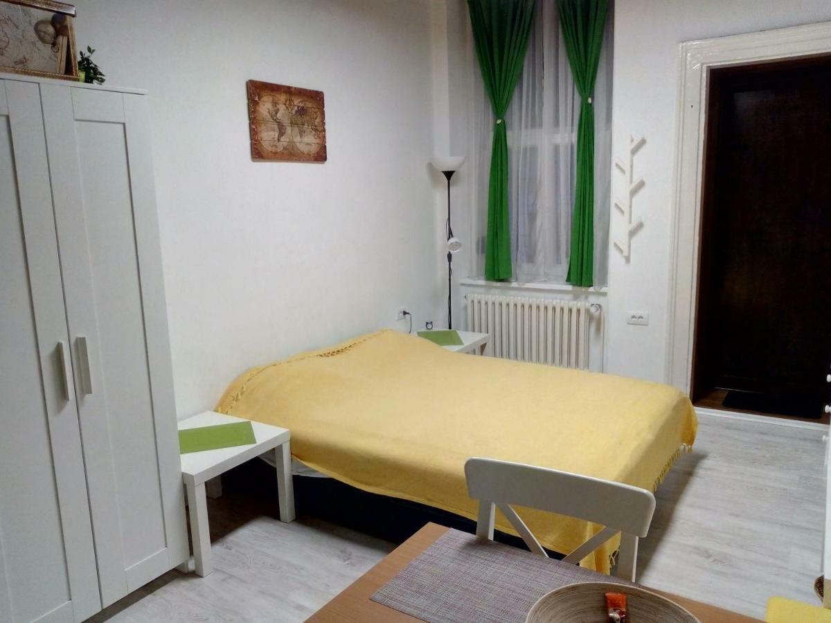 Appartamento Studio Jolie Novi Sad Esterno foto