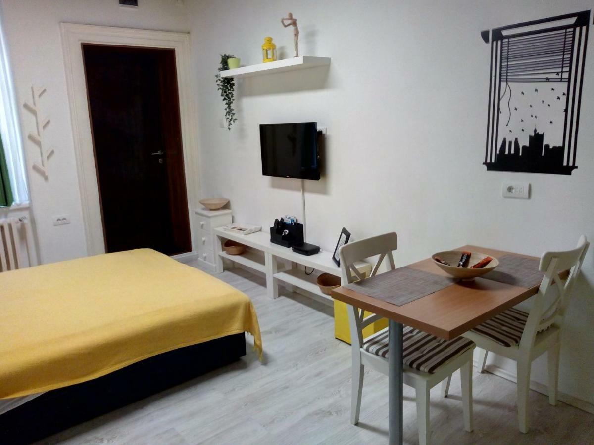 Appartamento Studio Jolie Novi Sad Esterno foto